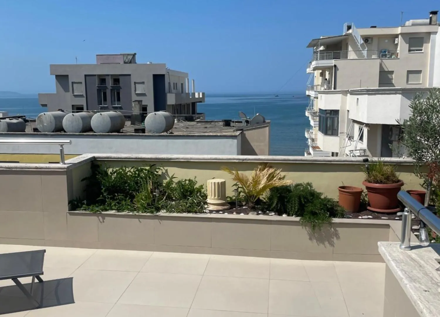 Apartmán Stresni Apartman S Terasou, Zahradou A Vyhledem Na More Durrës