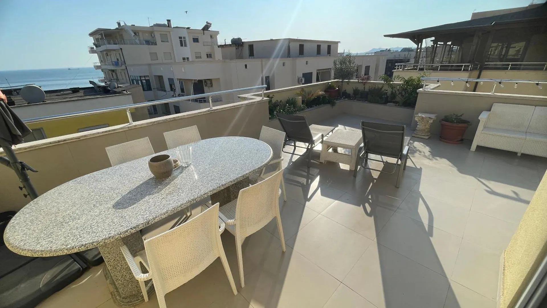 Stresni Apartman S Terasou, Zahradou A Vyhledem Na More Durrës Apartmán